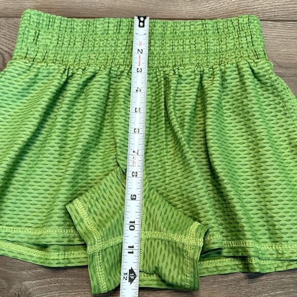 NWOT Noli Yoga Liquid Mesh High Waist Ivy Green Shorts Size Small - Picture 7 of 9
